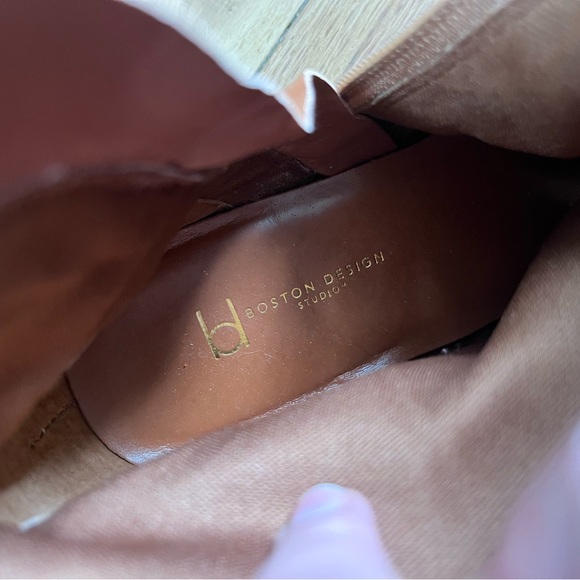 Boston Design Studio leather low wedge booties, size 6.5. Good used cond… - Picture 2 of 3